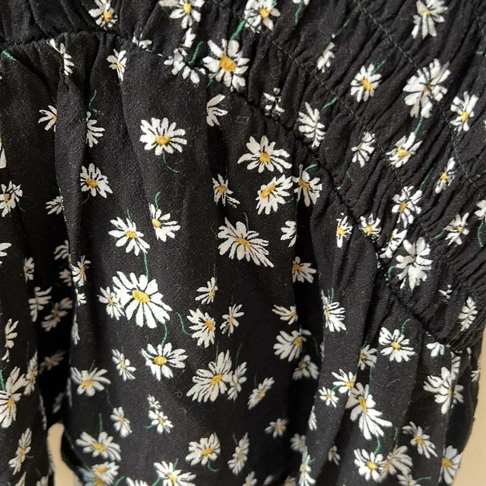 Lottie Moss black white daisy ruched v neck short sleeved top size M